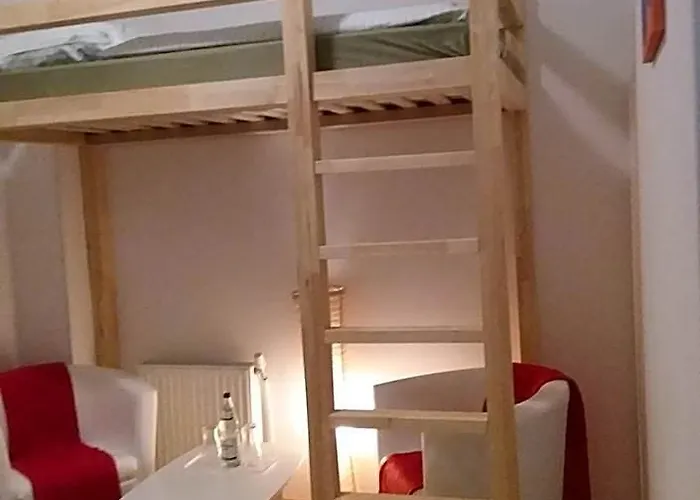 Hostel Living In The Box Berlin